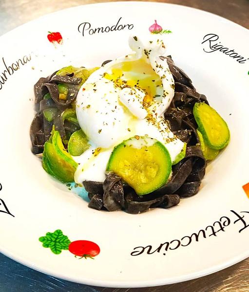 Paste cu Sos de Dovlecei și Burrata